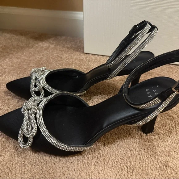 Embellished Bow High Heels - Picture 4 of 6